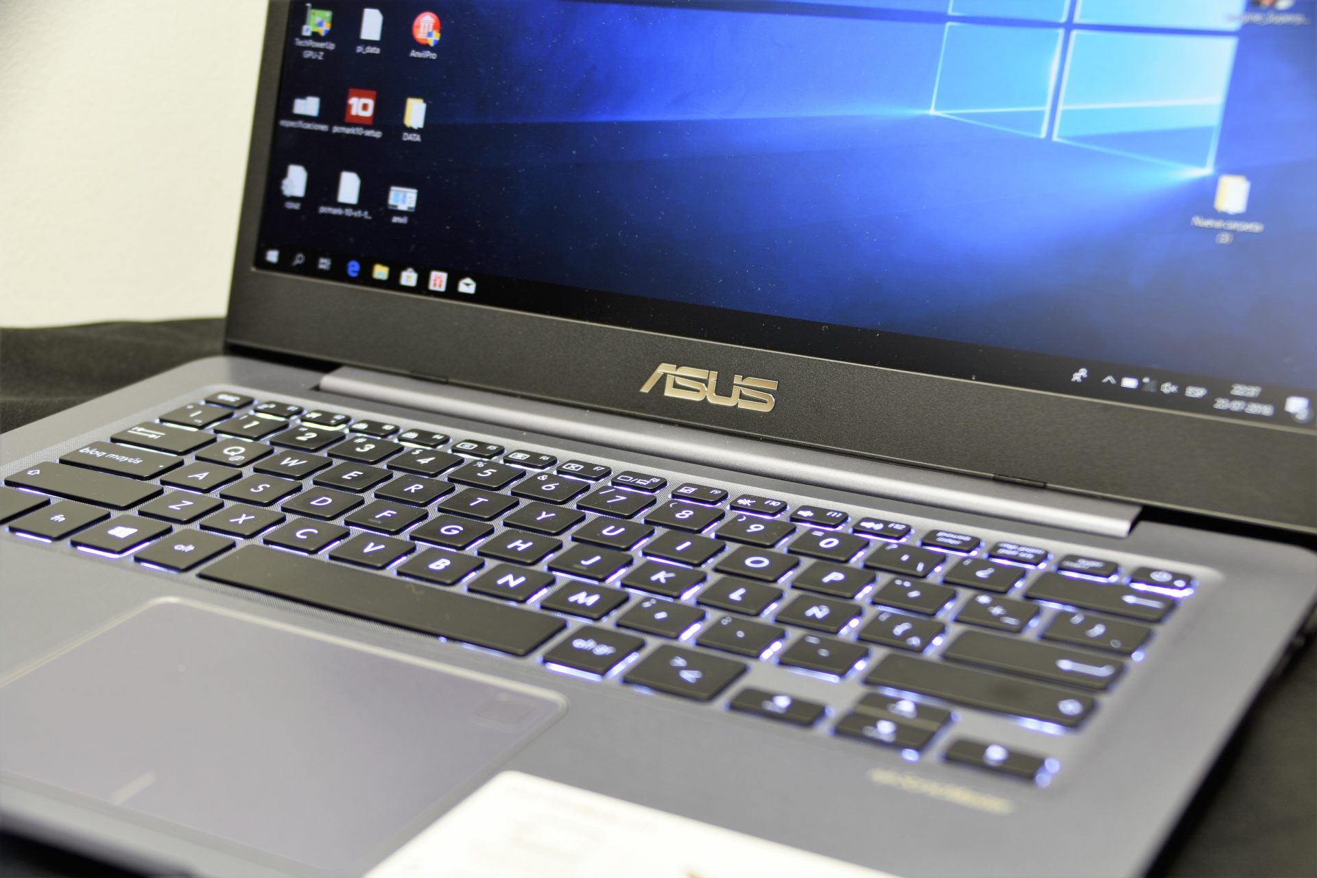 Review ASUS VivoBook S14 S406UABM013T (Slim Laptop)
